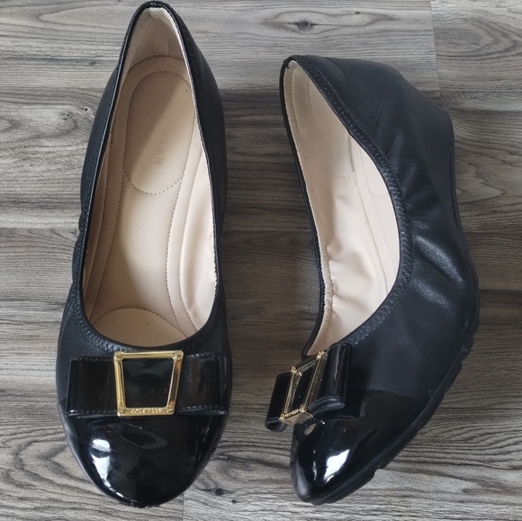 Cole Haan Black Patent Leather Bow Front Wedge Heels Size 7 - Picture 1 of 6